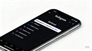 Pessoa segurando um smartphone com o aplicativo do Instagram aberto, ilustrando o tutorial de como tirar o online do Instagram e ficar invisível.